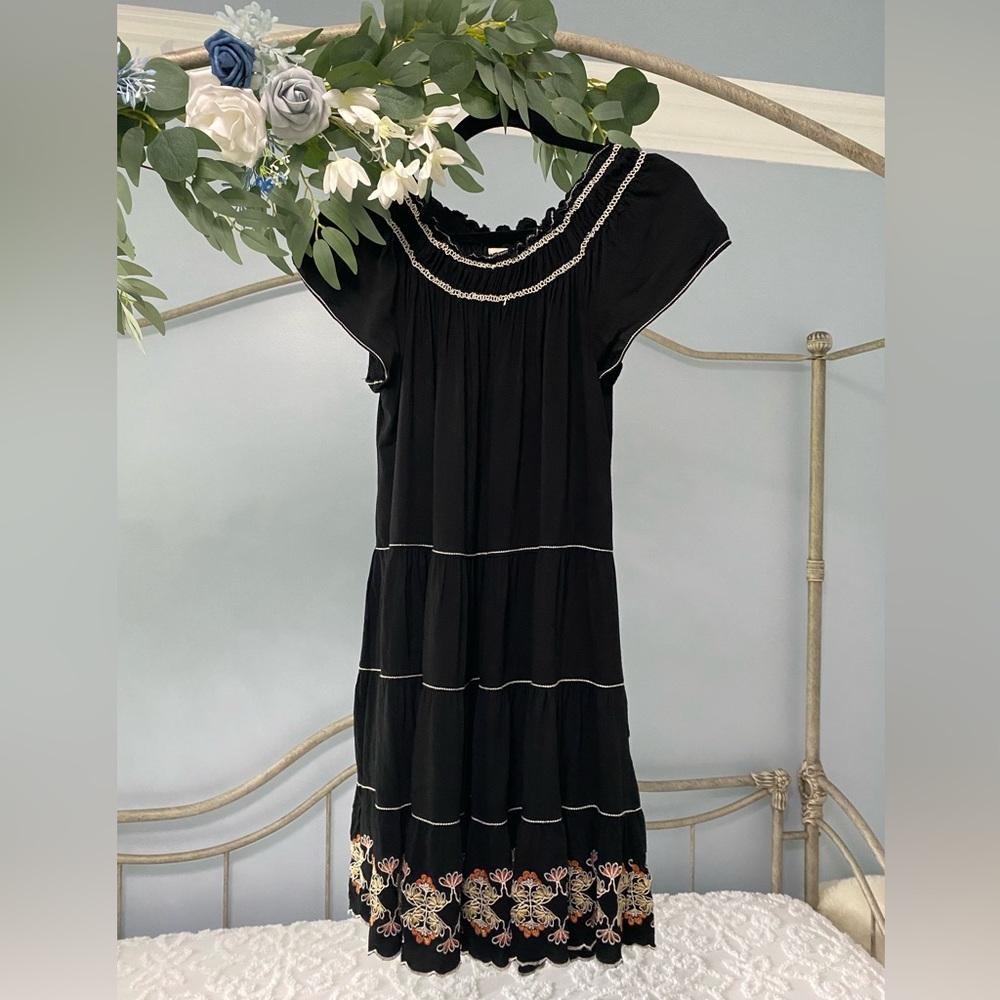 Max Studio Black Dress embroidered scalloped bottom